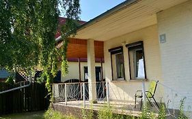 Domek z Ogrodem